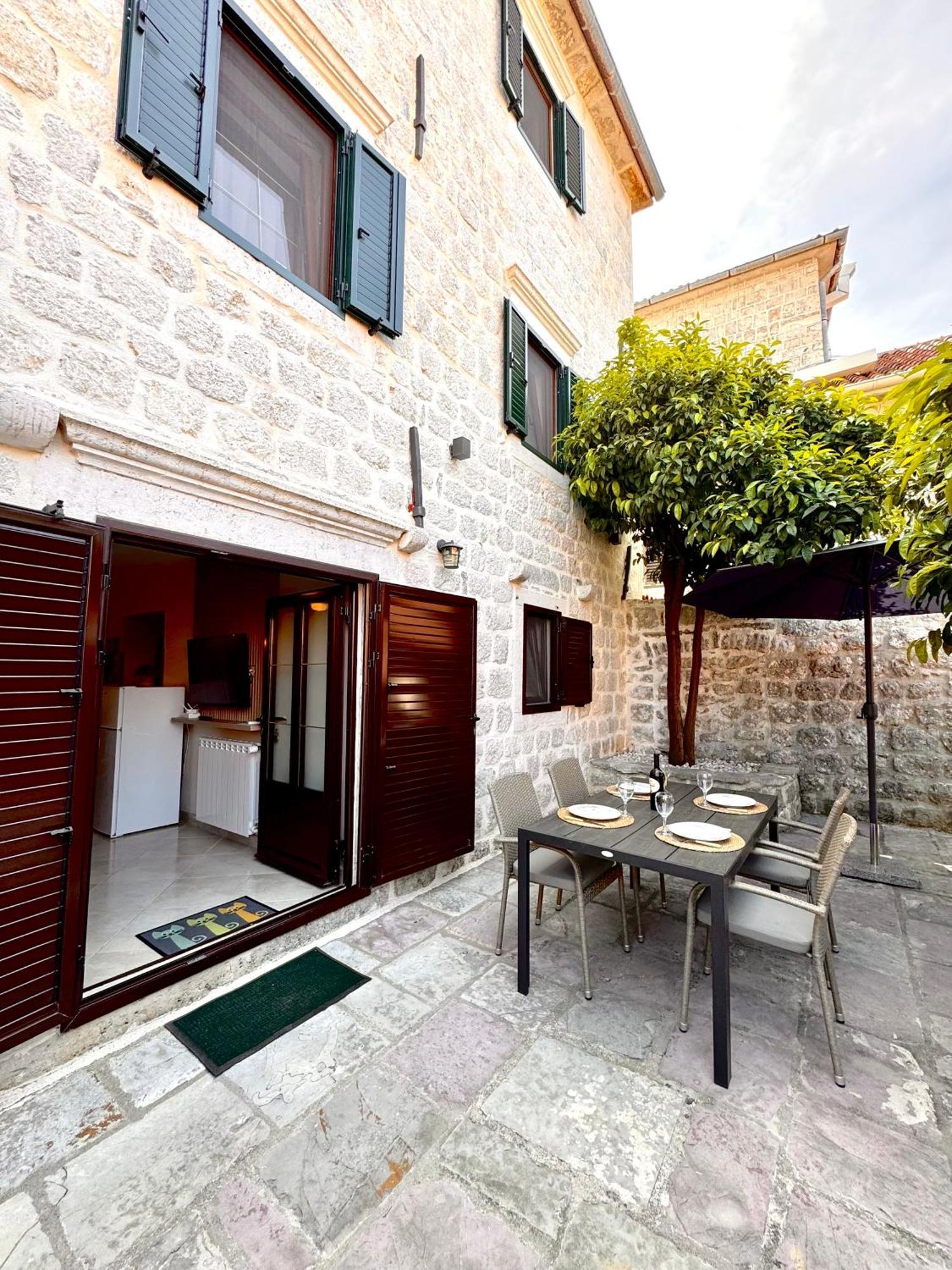 Apartments Radonicic Cattaro Esterno foto