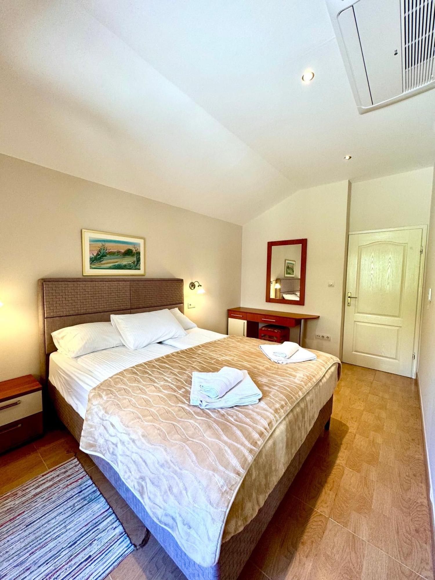 Apartments Radonicic Cattaro Esterno foto